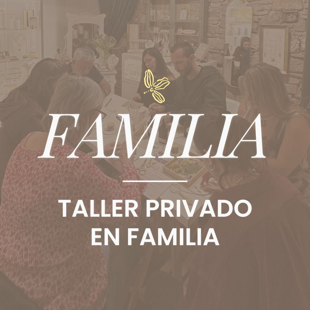 Private family workshop in Barcelona: natural flower necklaces in resin at MolaMon, El Born
